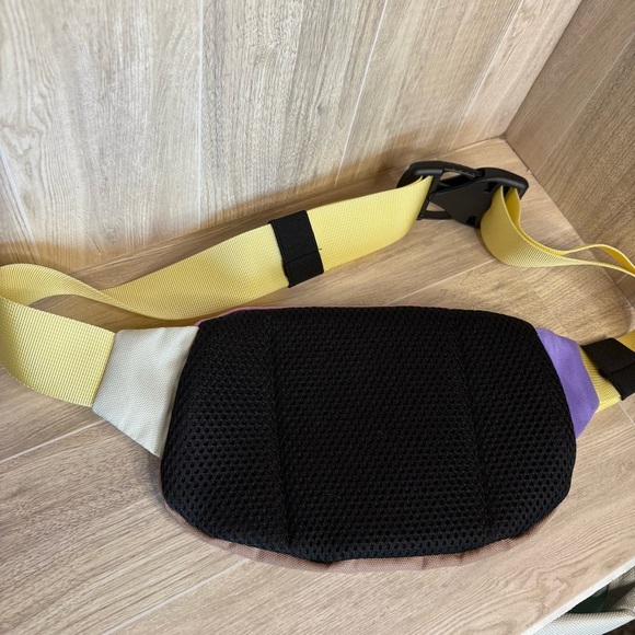 Kavu Spectator Fanny Pack Gem Crush Cross Body Day Bag Spectator Pastel - Picture 4 of 10